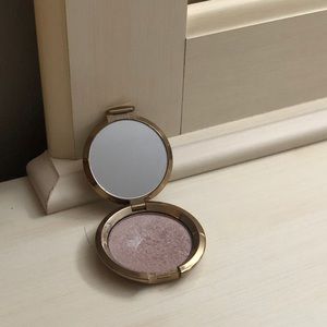 BECCA light chaser highlighter opal flashes jade